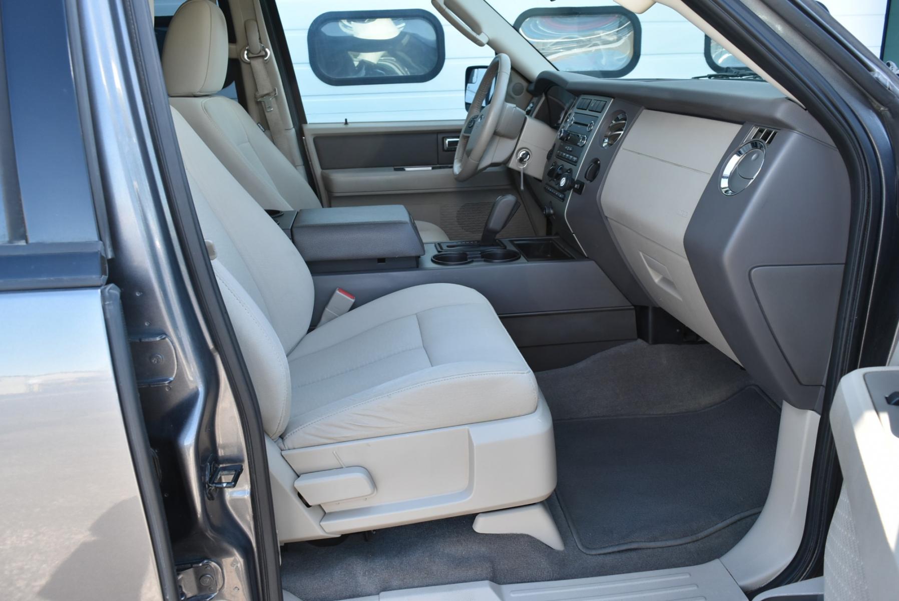 2014 Gray /Beige Ford Expedition XL (1FMJU1G55EE) with an 5.4L V8 engine, 6-Speed Automatic w/ OD transmission, located at 1600 E Hwy 44, Rapid City, SD, 57703, (605) 716-7878, 44.070232, -103.171410 - Photo #9